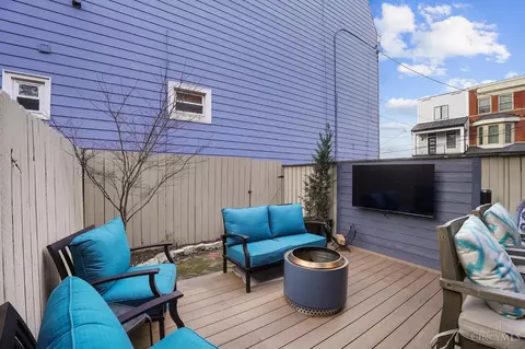 Exterior - 905 Paradrome St, Cincinnati, OH 45202 photo 2 of 9