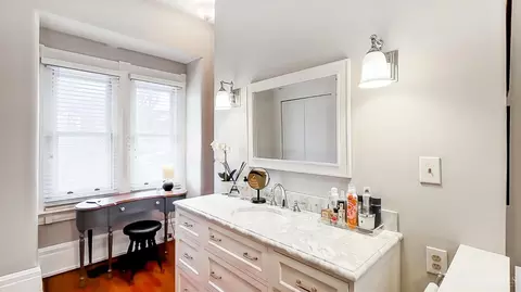 Bath - 905 Paradrome St, Cincinnati, OH 45202 photo 3 of 4