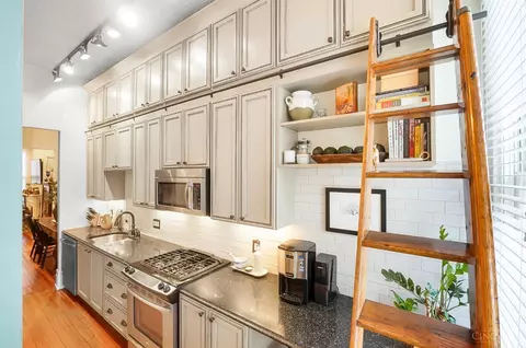 Kitchen - 905 Paradrome St, Cincinnati, OH 45202 photo 1 of 5