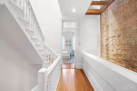 Entry Way - 905 Paradrome St, Cincinnati, OH 45202 photo 6 of 7