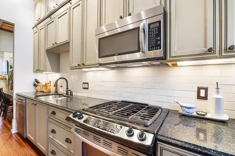 Kitchen - 905 Paradrome St, Cincinnati, OH 45202 photo 2 of 5