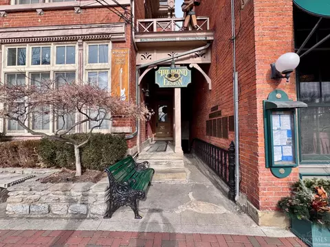 Exterior - 905 Paradrome St, Cincinnati, OH 45202 photo 7 of 9