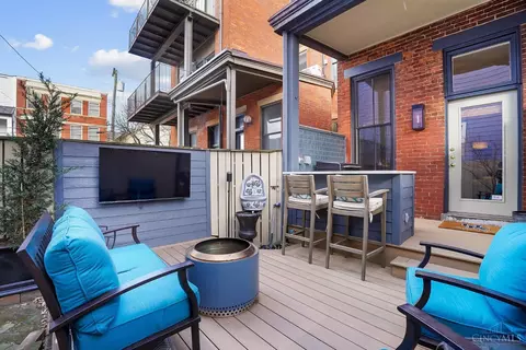 Exterior - 905 Paradrome St, Cincinnati, OH 45202 photo 1 of 9