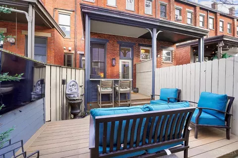 Exterior - 905 Paradrome St, Cincinnati, OH 45202 photo 3 of 9