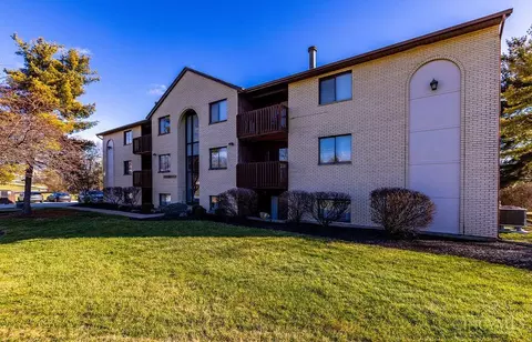 9578 Woodland Hills Dr, West Chester, OH 45011