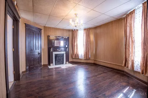 Living - 3628 Bevis Ave, Cincinnati, OH 45207 photo 2 of 4
