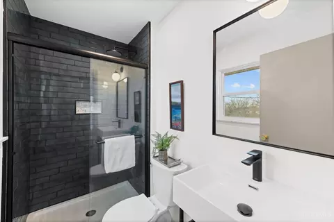 Bath - 2580 Cranbrook Dr, Cincinnati, OH 45231 photo 2 of 4