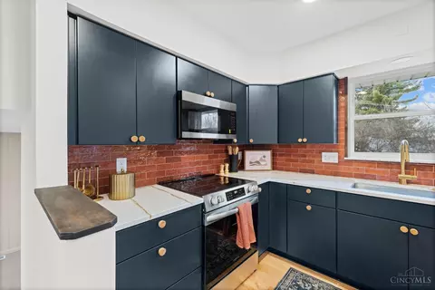 Kitchen - 2580 Cranbrook Dr, Cincinnati, OH 45231 photo 6 of 6