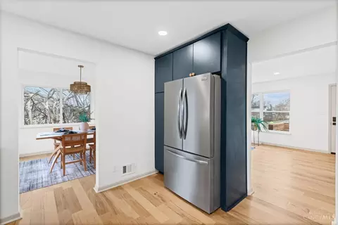 Kitchen - 2580 Cranbrook Dr, Cincinnati, OH 45231 photo 4 of 6