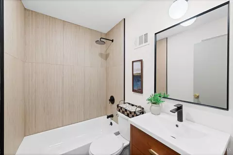 Bath - 2580 Cranbrook Dr, Cincinnati, OH 45231 photo 1 of 4