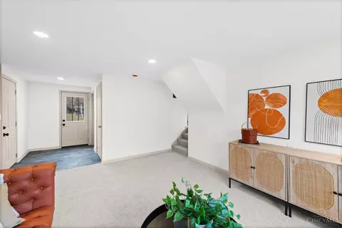 Entry Way - 2580 Cranbrook Dr, Cincinnati, OH 45231 photo 6 of 6