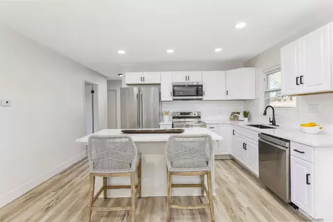 Kitchen - 45 Windsor Dr, Hamilton, OH 45013 photo 4 of 5