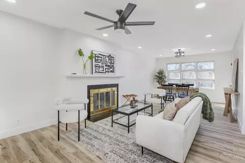 Living - 45 Windsor Dr, Hamilton, OH 45013 photo 1 of 4