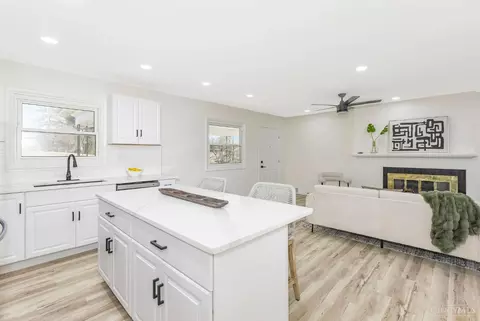 Kitchen - 45 Windsor Dr, Hamilton, OH 45013 photo 5 of 5