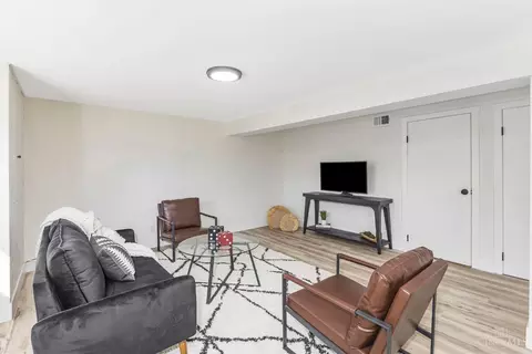 Living - 45 Windsor Dr, Hamilton, OH 45013 photo 4 of 4