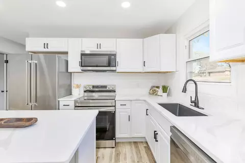 Kitchen - 45 Windsor Dr, Hamilton, OH 45013 photo 1 of 5