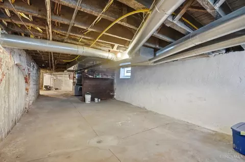 Entry Way - 2711 Hackberry St, Cincinnati, OH 45206 photo 10 of 10