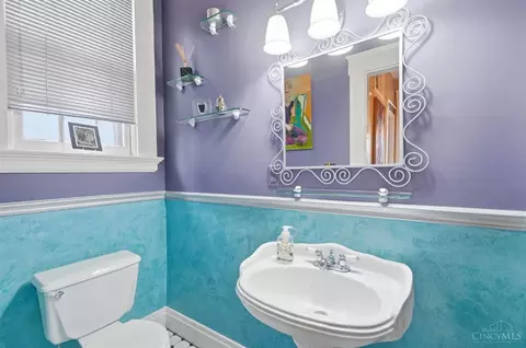 Bath - 2711 Hackberry St, Cincinnati, OH 45206 photo 1 of 6