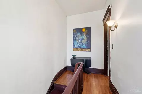 Entry Way - 2711 Hackberry St, Cincinnati, OH 45206 photo 5 of 10