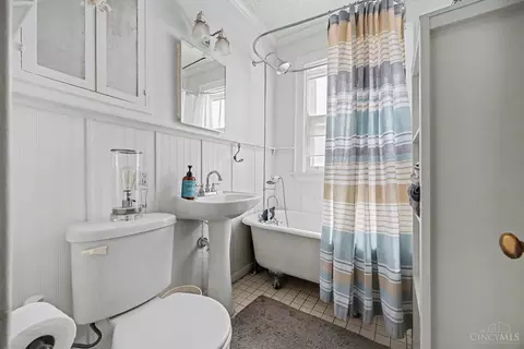 Bath - 1114 Wing St, Cincinnati, OH 45204 photo 1 of 2