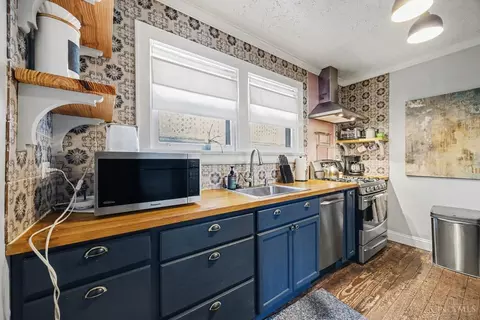 Kitchen - 1114 Wing St, Cincinnati, OH 45204 photo 2 of 3