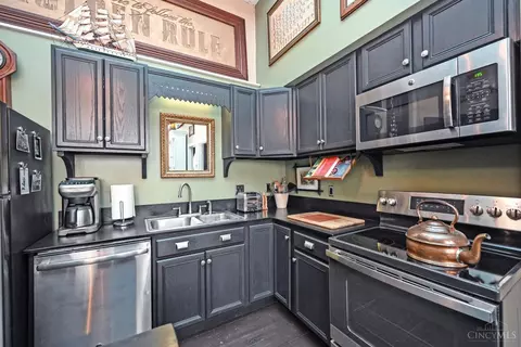 Kitchen - 1615 Chase Ave, Cincinnati, OH 45223 photo 3 of 6