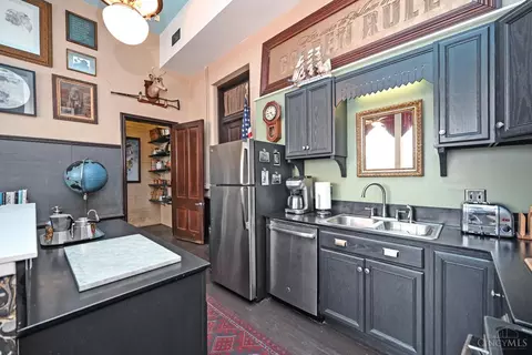 Kitchen - 1615 Chase Ave, Cincinnati, OH 45223 photo 4 of 6