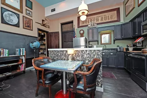 Dining - 1615 Chase Ave, Cincinnati, OH 45223 photo 1 of 6