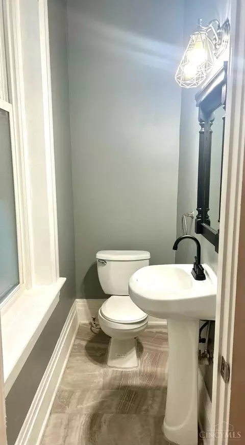 Bath - 447 Warner St, Cincinnati, OH 45219 photo 1 of 7