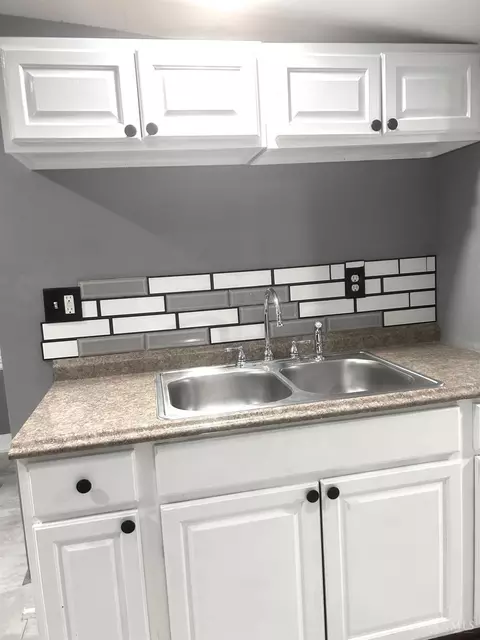 Kitchen - 447 Warner St, Cincinnati, OH 45219 photo 2 of 2