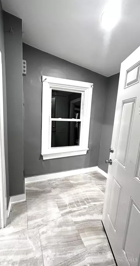 Entry Way - 447 Warner St, Cincinnati, OH 45219 photo 1 of 2