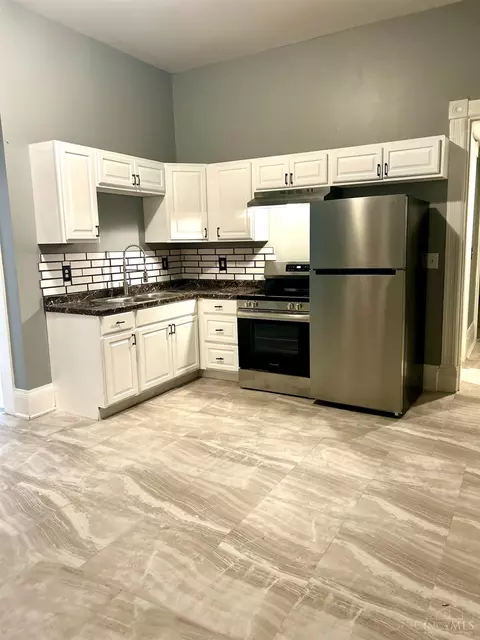 Kitchen - 447 Warner St, Cincinnati, OH 45219 photo 1 of 2