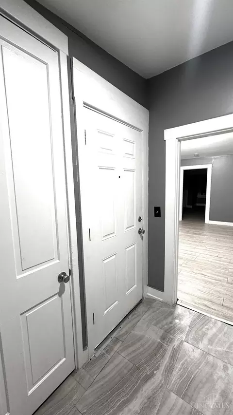 Entry Way - 447 Warner St, Cincinnati, OH 45219 photo 2 of 2