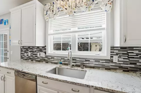Kitchen - 689 Bostwick Ct, Cincinnati, OH 45244 photo 6 of 6