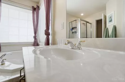 Bath - 689 Bostwick Ct, Cincinnati, OH 45244 photo 4 of 12