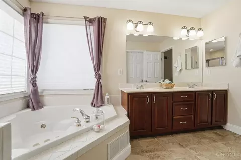 Bath - 689 Bostwick Ct, Cincinnati, OH 45244 photo 3 of 12