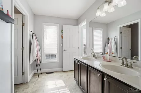 Bath - 689 Bostwick Ct, Cincinnati, OH 45244 photo 9 of 12