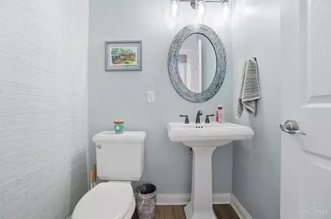 Bath - 689 Bostwick Ct, Cincinnati, OH 45244 photo 1 of 12