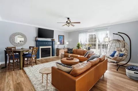 Living - 689 Bostwick Ct, Cincinnati, OH 45244 photo 4 of 5
