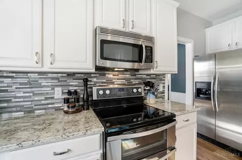 Kitchen - 689 Bostwick Ct, Cincinnati, OH 45244 photo 5 of 6