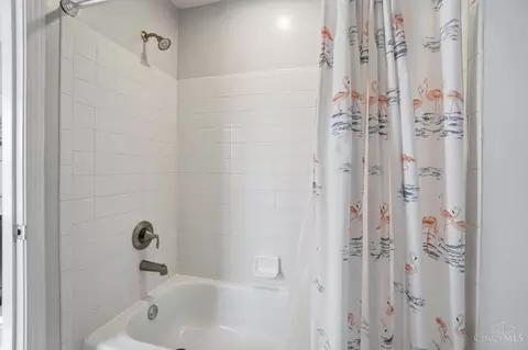 Bath - 689 Bostwick Ct, Cincinnati, OH 45244 photo 10 of 12