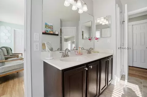 Bath - 689 Bostwick Ct, Cincinnati, OH 45244 photo 8 of 12