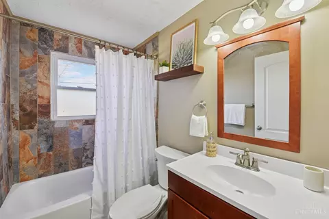 Bath - 1535 Stephens Rd, Hamilton Township, OH 45039 photo 4 of 6