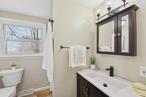 Bath - 1535 Stephens Rd, Hamilton Township, OH 45039 photo 1 of 6