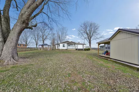 Exterior - 1535 Stephens Rd, Hamilton Township, OH 45039 photo 9 of 13