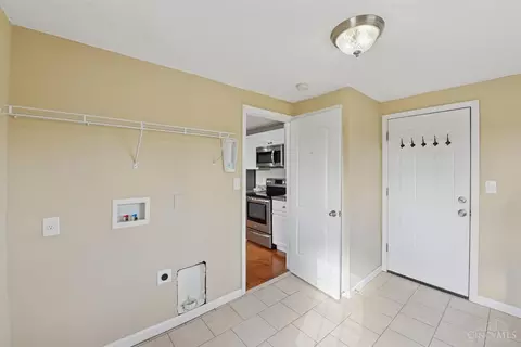Entry Way - 1535 Stephens Rd, Hamilton Township, OH 45039 photo 3 of 4