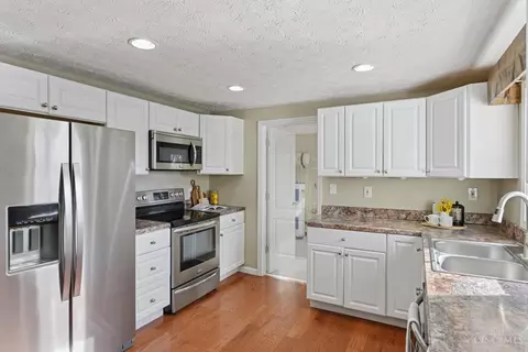 Kitchen - 1535 Stephens Rd, Hamilton Township, OH 45039 photo 2 of 4