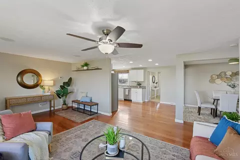 Living - 1535 Stephens Rd, Hamilton Township, OH 45039 photo 2 of 3