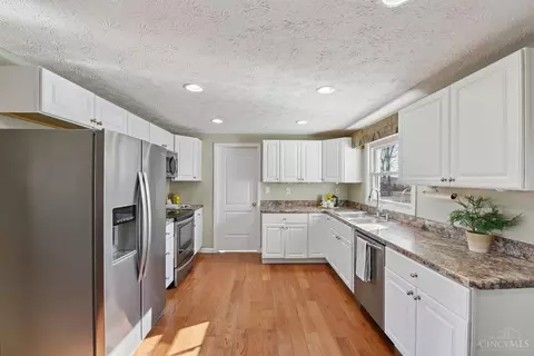 Kitchen - 1535 Stephens Rd, Hamilton Township, OH 45039 photo 3 of 4