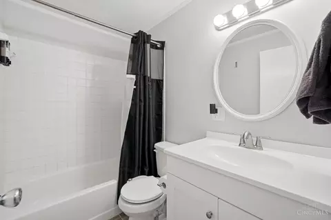 Bath - 3833 Bennett Rd, Cincinnati, OH 45245 photo 1 of 3